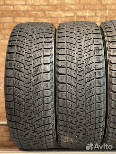 Bridgestone Blizzak DM-V1 215/60 R17