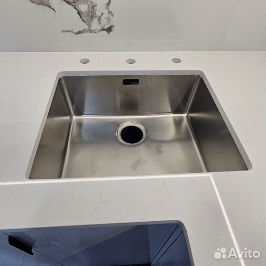 Столешница из акрилового камня