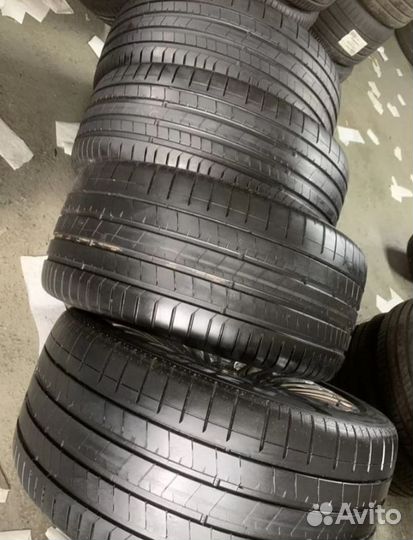 Pirelli P Zero PZ4 285/40 R23 и 325/35 R23 Y