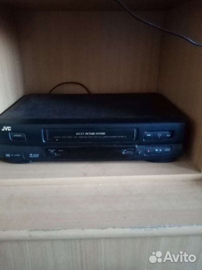Видеомагнитофон jvc