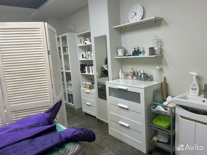 Мебель и оборудование для салона красоты бу