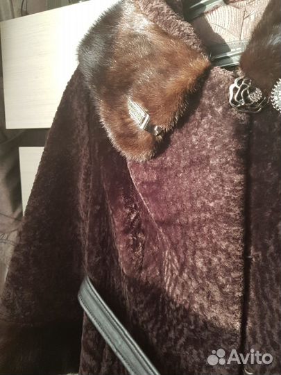 Продам мутоновую шубу с норковой отделкой