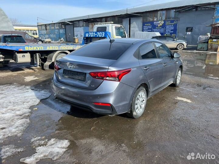 Молдинг двери передний правый Hyundai Solaris 2