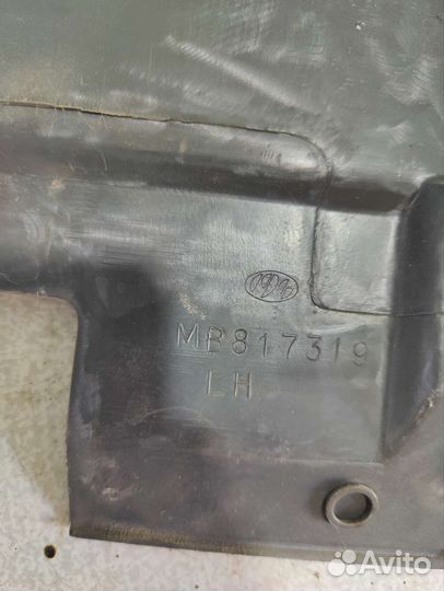 Обшивка багажника Mitsubishi Lancer 7