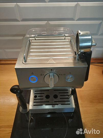 Кофеварка рожковая Kitfort kt-701