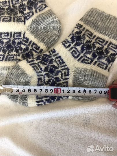 Манишка шерстяная, носки шерстяные, варежки шерстя