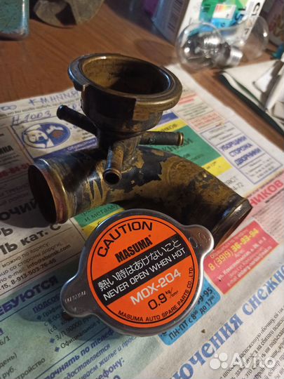 Заливная горловина радиатора с крышкой