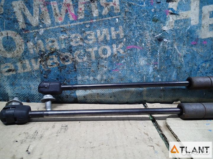 Амортизатор задней двери nissan primera