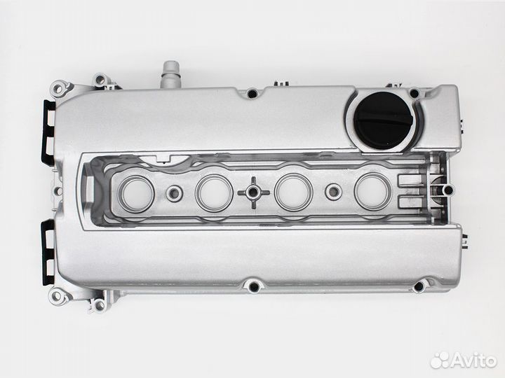 Алюминиевая клапанная крышка Opel Zafira 55564395
