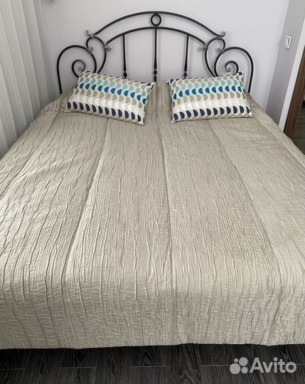 Покрывало с подушками