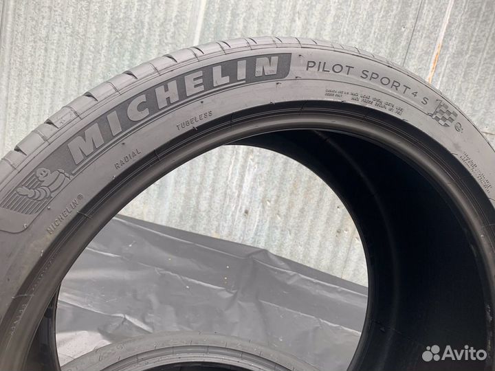 Michelin Pilot Sport 4 S 325/35 R23 и 285/40 R23