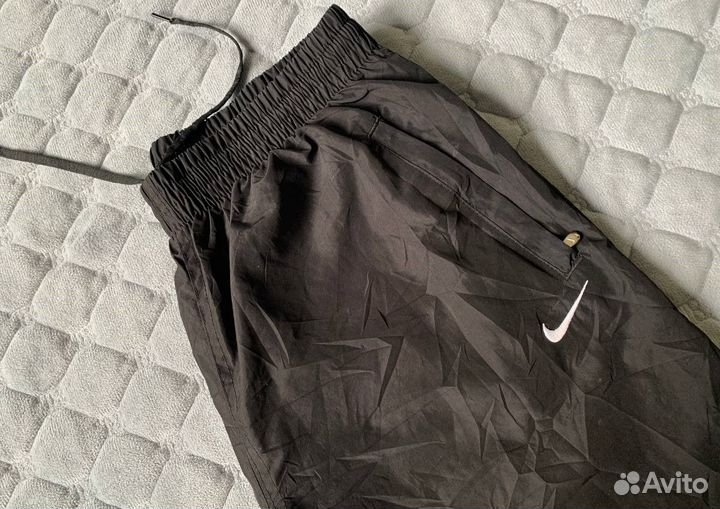 Легкие спортивные штаны Nike