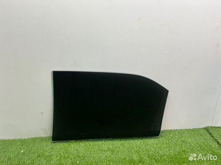 Стекло двери опускное заднее правое Toyota Camry