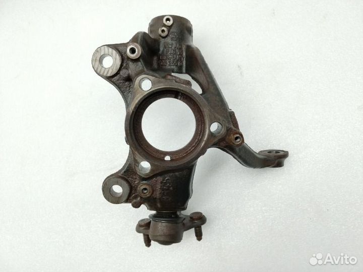 Кулак поворотный передний левый Skoda Octavia A7