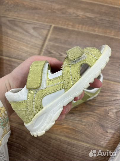 Сандалии для девочки