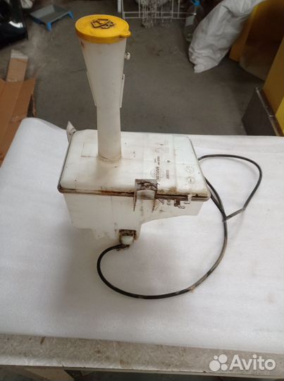 Бочек стеклоомывателя Nissan Sunny FB15