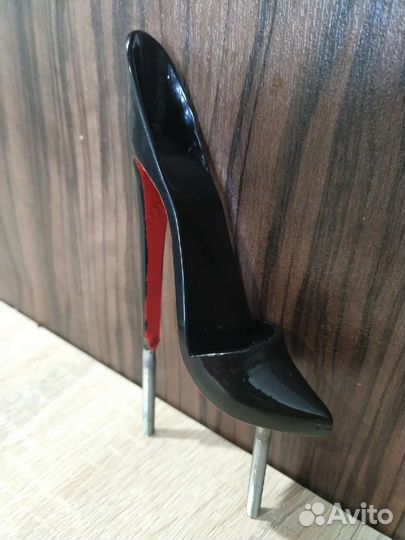 Кованые лабутены на порог джипа