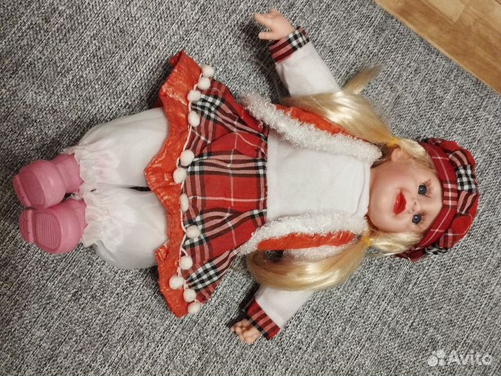 Кукла коллекционная фарфоровая