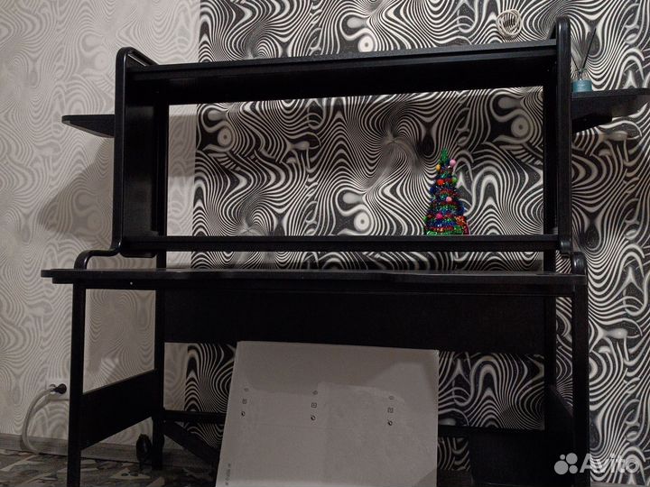 Компьютерный стол IKEA