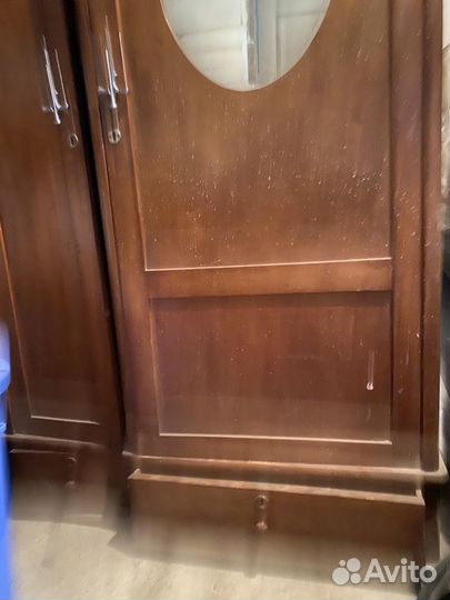 Винтажный платяной шкаф