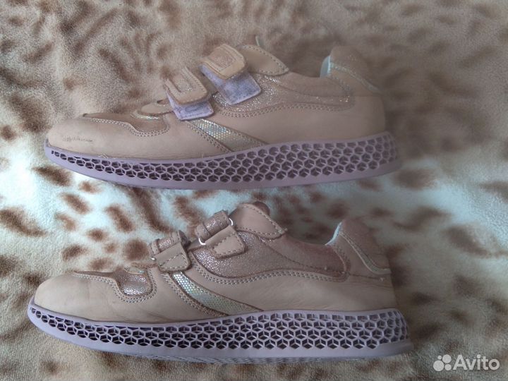 Туфли девочке 35 EU кожанные