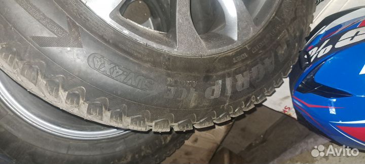 Goodyear UltraGrip Ice Arctic SUV 225/65 R17 102