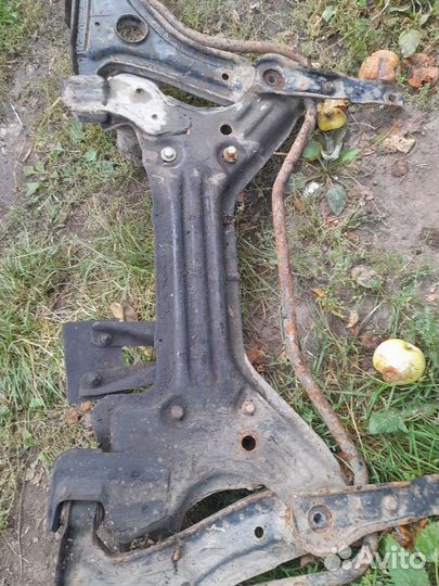 Подрамник в сборе на volkswagen golf 3