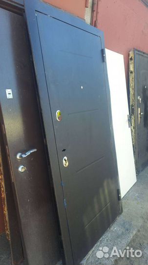 Дверь входная металлическая бу