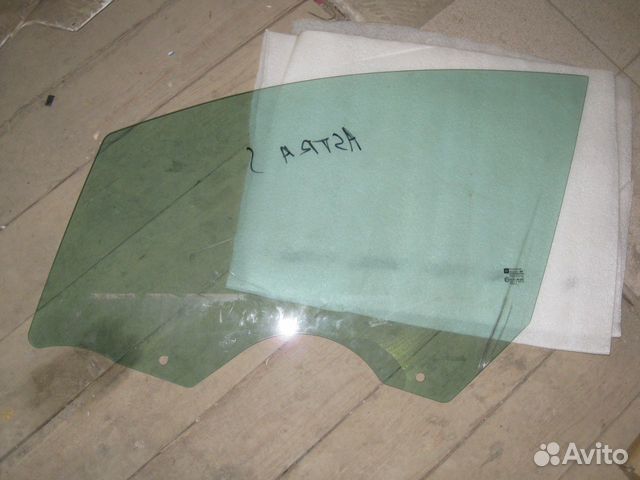 Переднее боковое стекло Opel Astra J