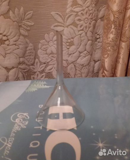 Химические колбы, воронка