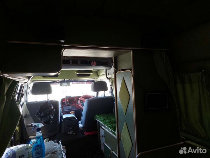 Toyota Hiace 3.0 AT, 2001, 143 000 км