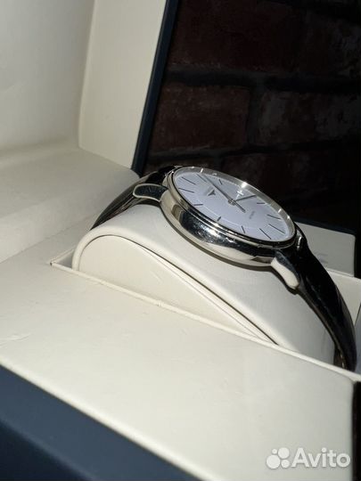 Часы Longines Presence l4.801.4 38мм