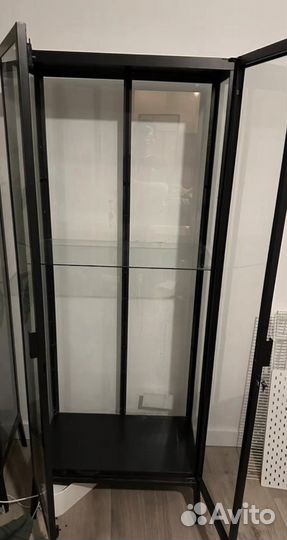 Стеклянный шкаф