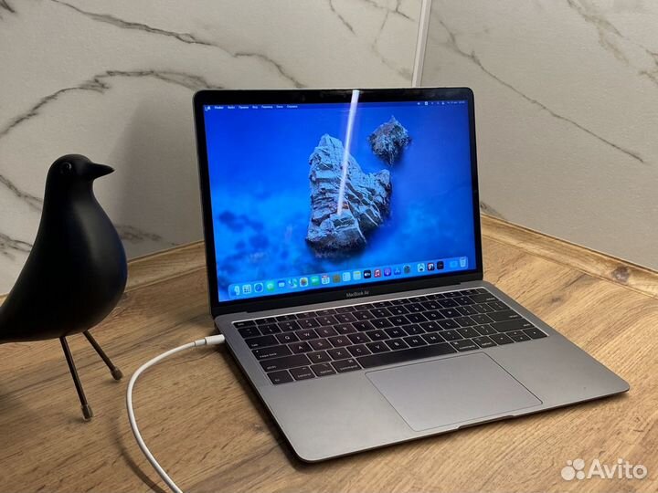 Macbook Air 13 2019 i5/128gb/68 циклов