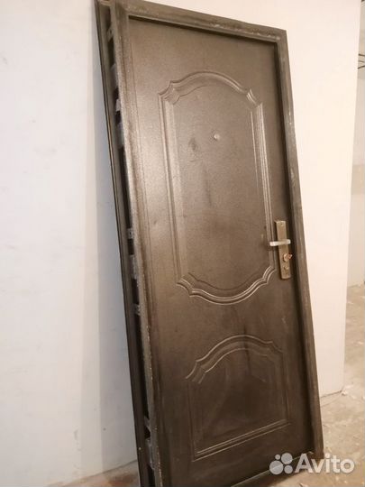 Дверь входная металлическая бу