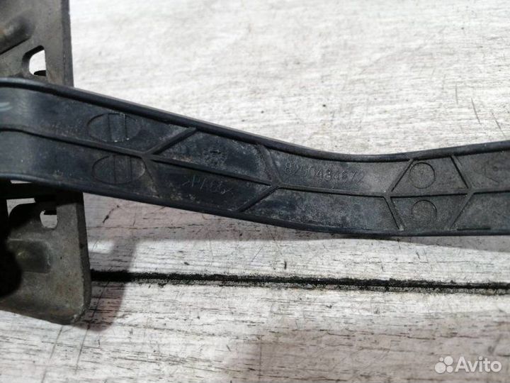 Замок капота (ответная часть) Renault Scenic 2