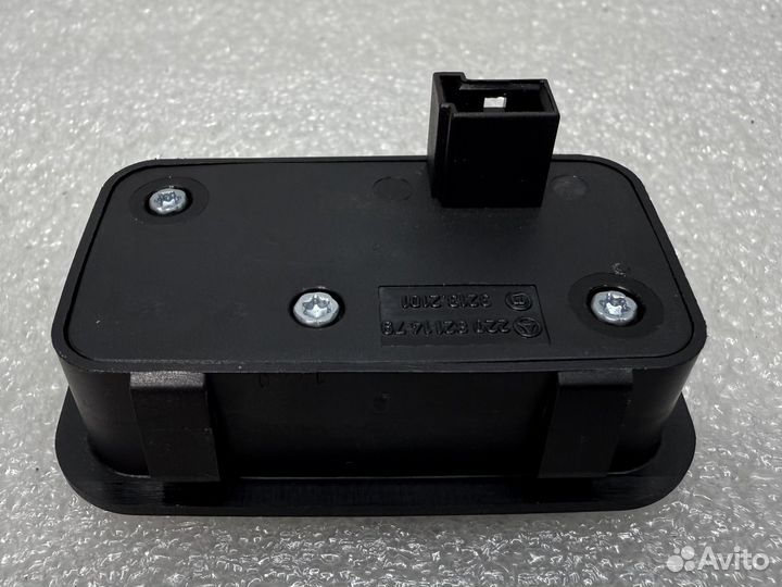 Кнопка крышки багажника Mercedes A2208211479