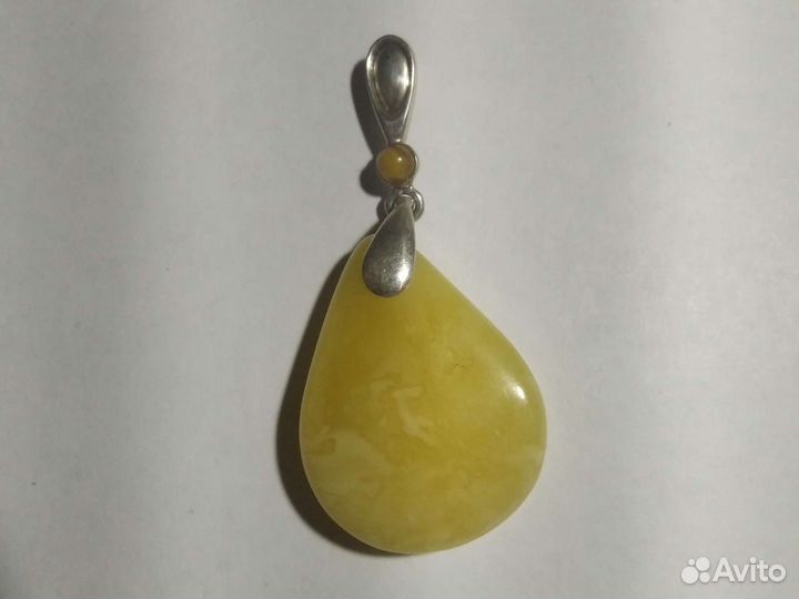 Янтарная подвеска