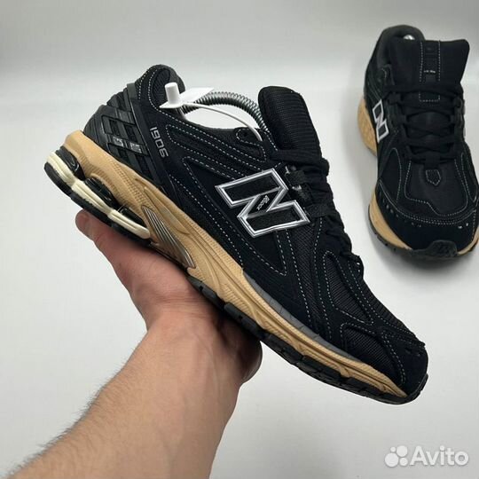 Черные кроссовки New Balance 1906R