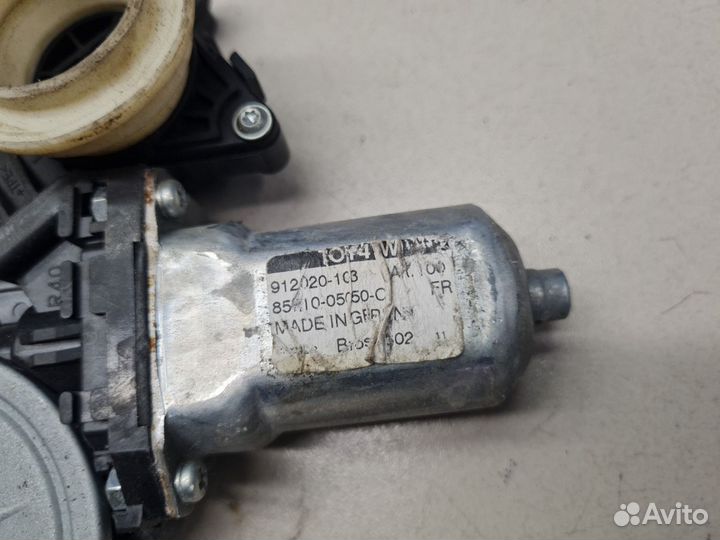 Моторчик стеклоподъёмника передний правый Toyota Avensis T27 2008-2018