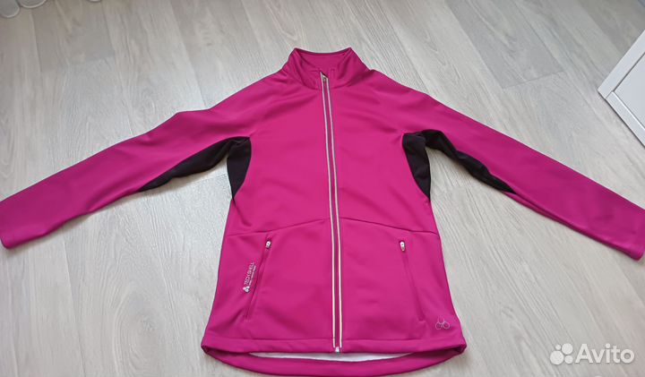Женская спортивная ветровка