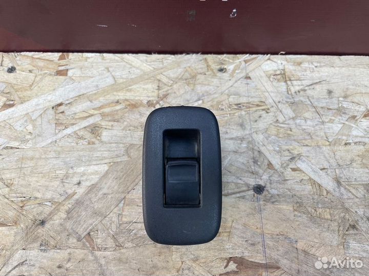 Кнопка стеклоподъемника Toyota Auris