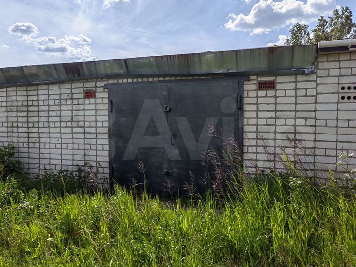 Гараж, > 30 м²