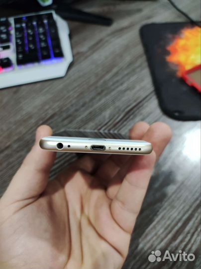 Телефон iPhone 6s