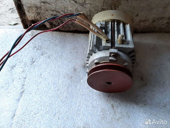 Электродвигатель асинхронный тип 4аам50а4уз