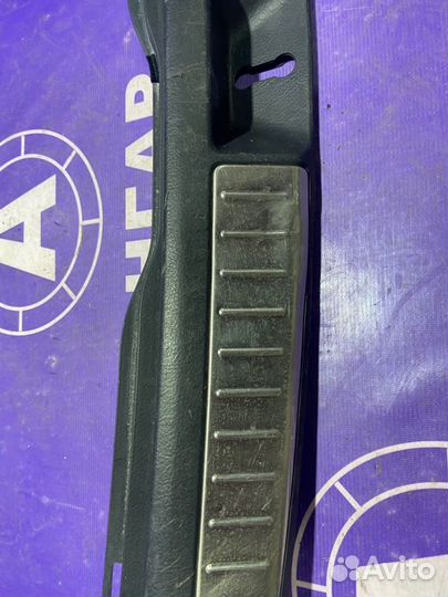 Накладка замка багажника Toyota Avensis Т25