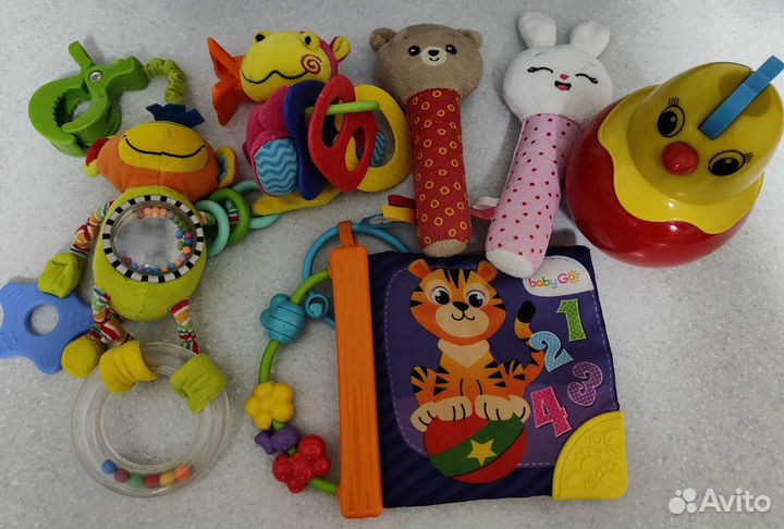 Первые игрушки для малышей