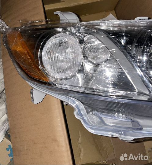 Фара передняя правая Toyota XV40