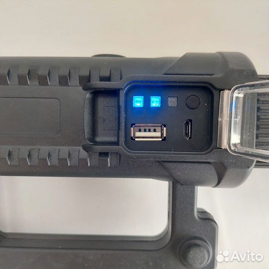 Фонарик прожектор тактический