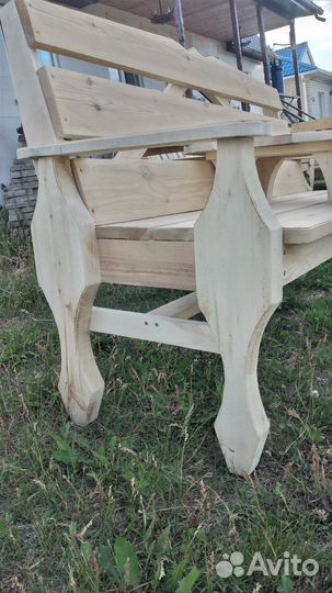 Лавочка с подлокотниками